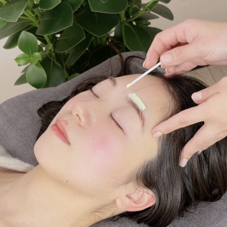 眉毛スタイリング